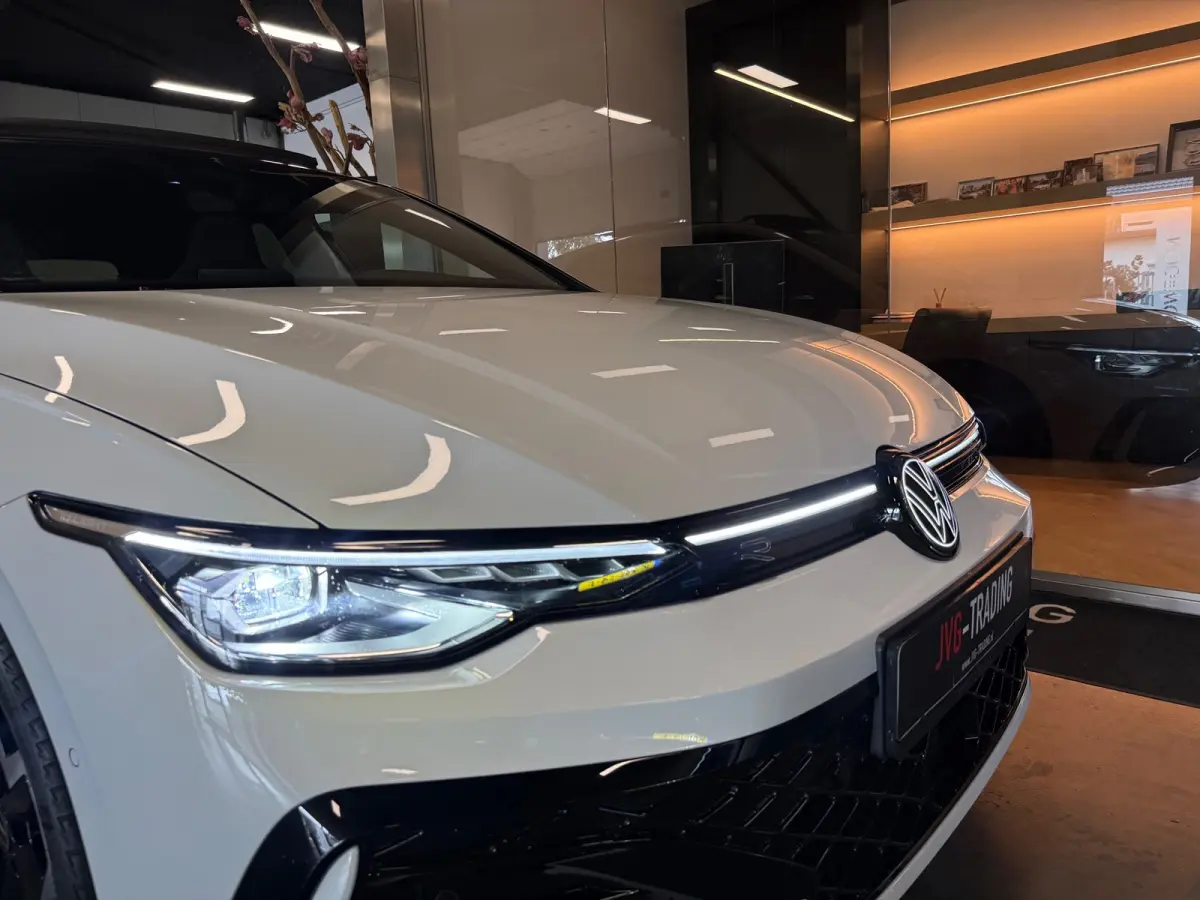 1.5 eTSI R-Line Facelift Panorama IQ-light Camera
