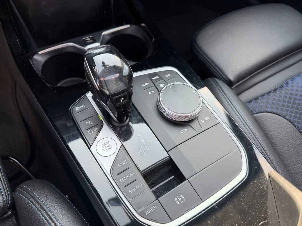 118i M Sport Aut- Panoramadak, Carplay, Android Auto, Sfeerverlichting, Camera, Xenon Led