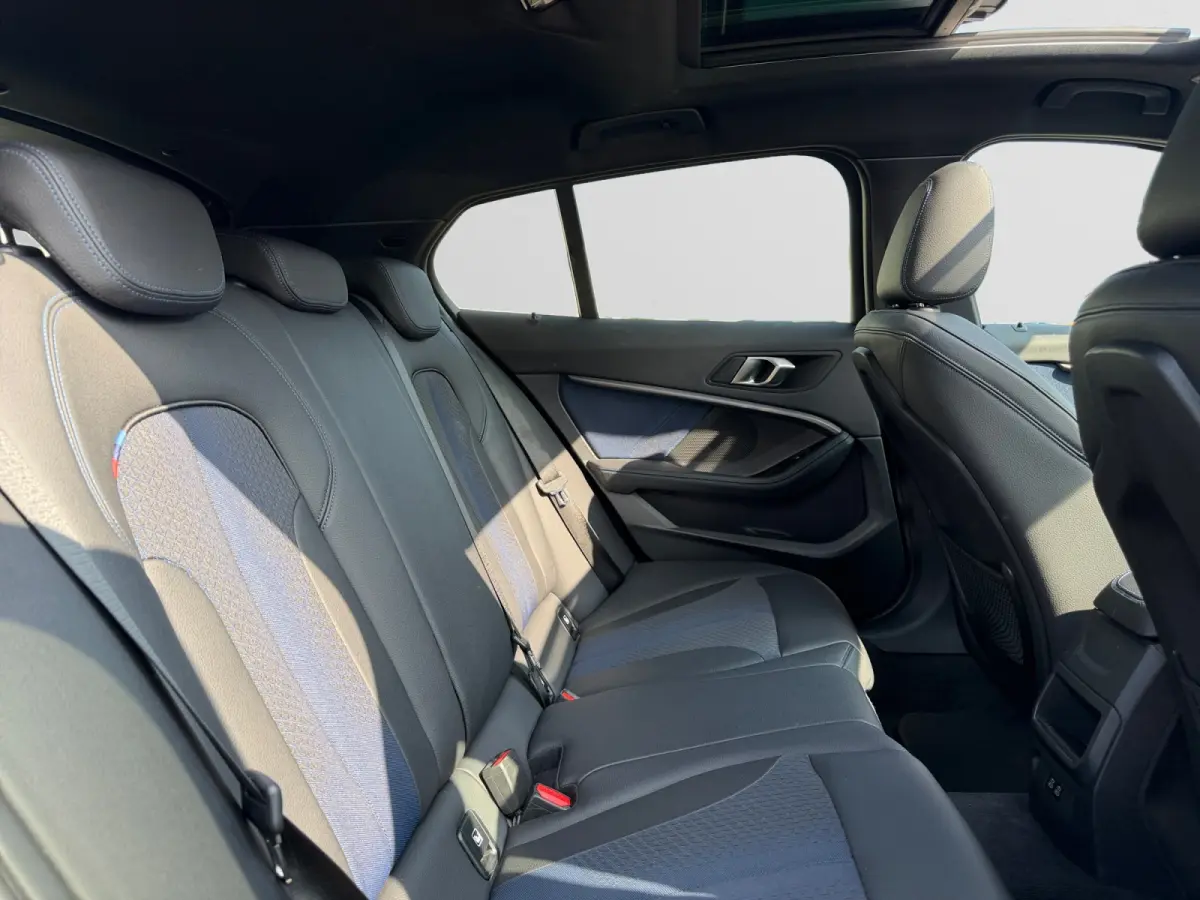 118i M Sport Aut- Panoramadak, Carplay, Android Auto, Sfeerverlichting, Camera, Xenon Led