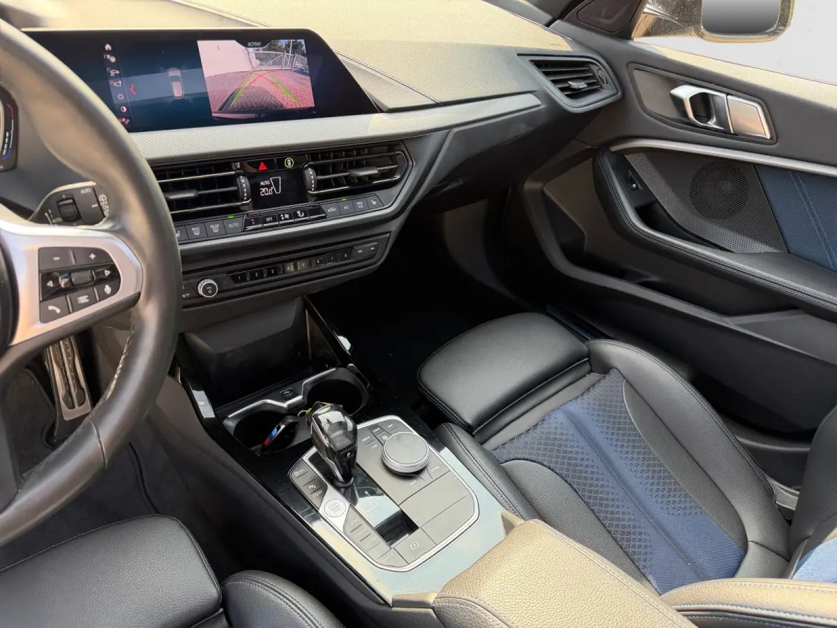 118i M Sport Aut- Panoramadak, Carplay, Android Auto, Sfeerverlichting, Camera, Xenon Led