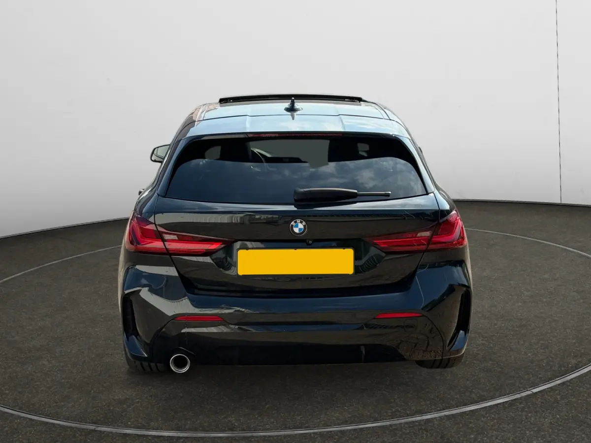 118i M Sport Aut- Panoramadak, Carplay, Android Auto, Sfeerverlichting, Camera, Xenon Led