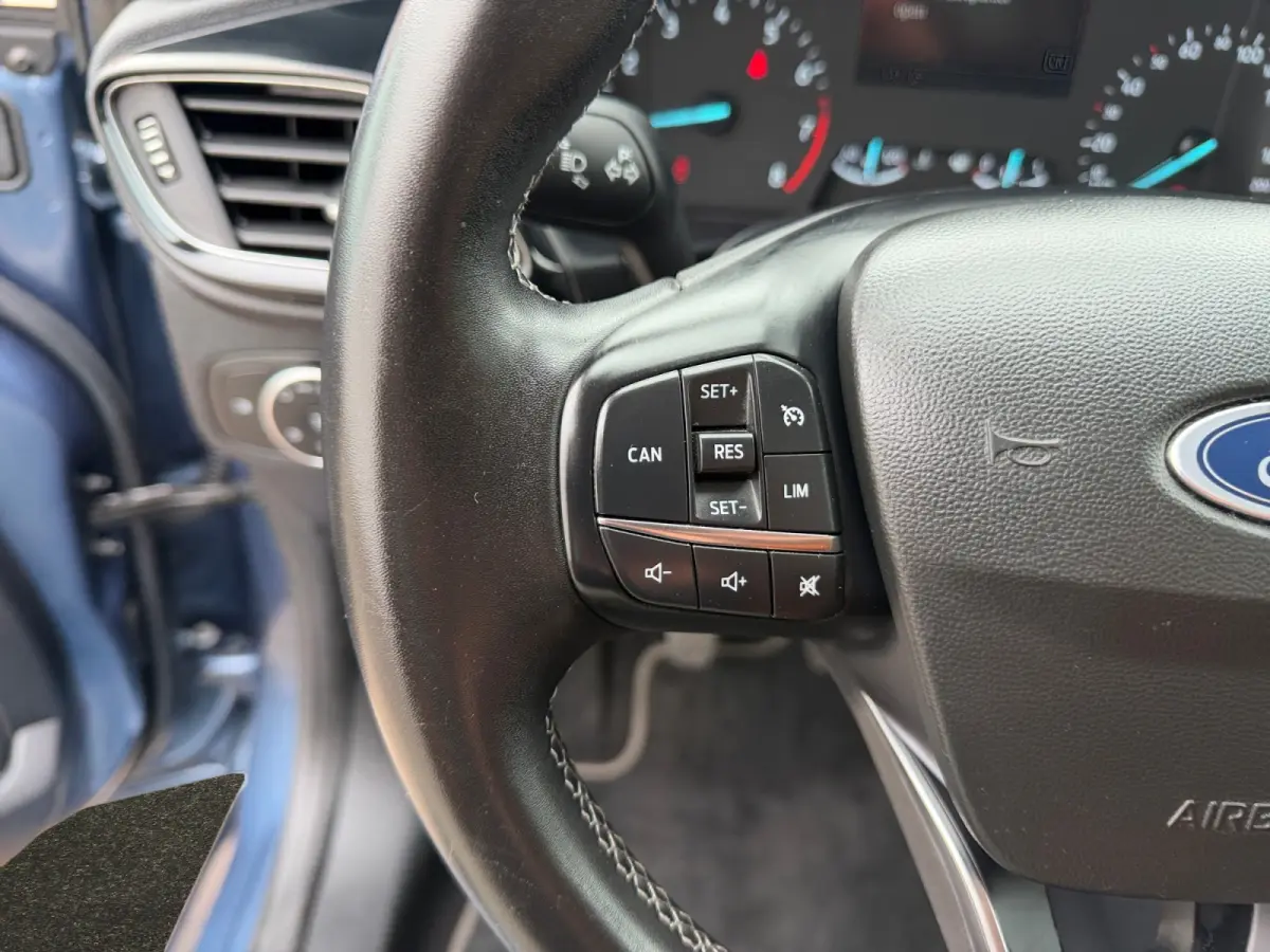 1.0 EcoBoost 124pk Hybrid Titanium- Carplay, Android Auto, Lane Assist, Trafic Sign, Xenon Led, Park Assist,