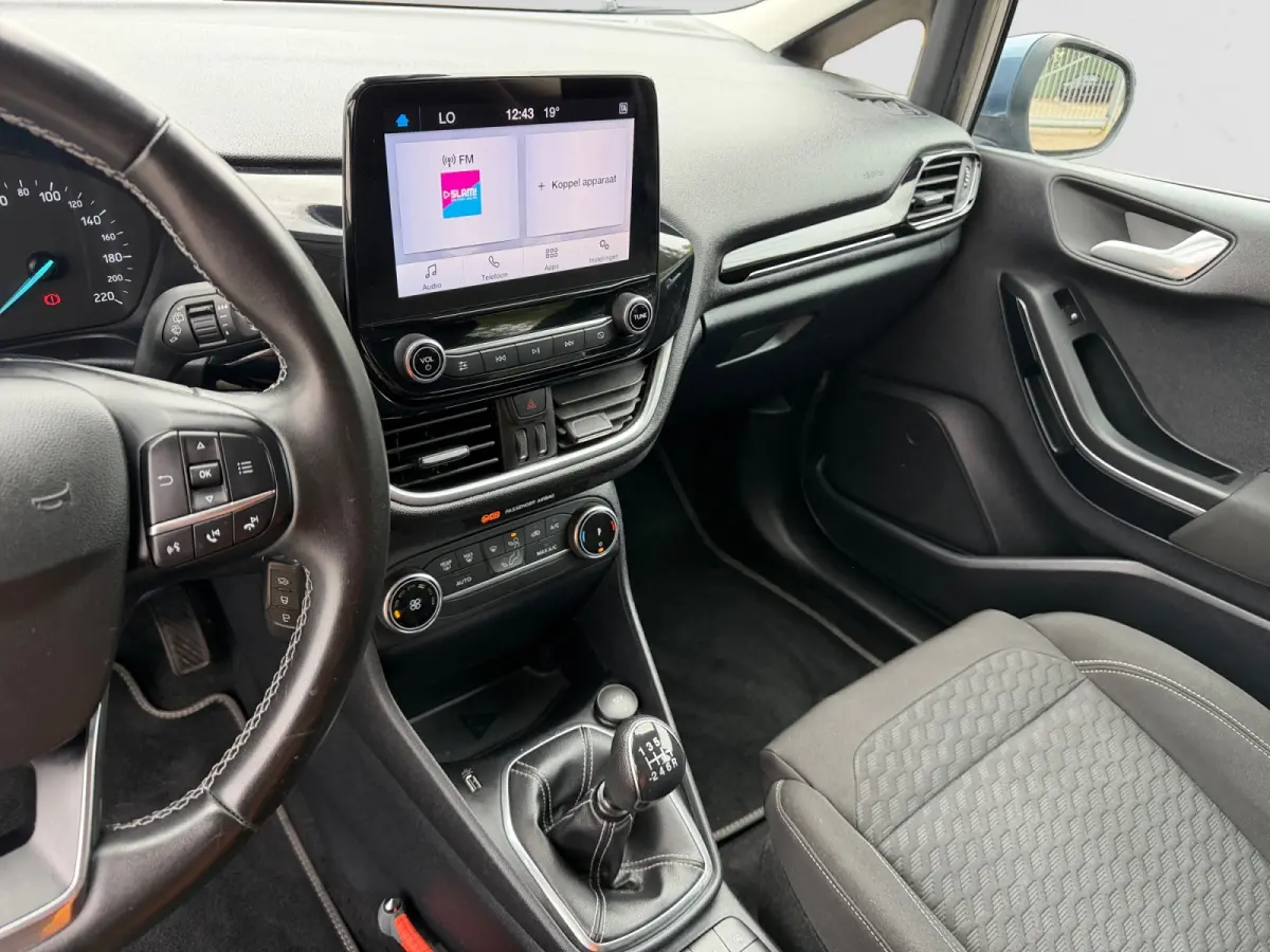1.0 EcoBoost 124pk Hybrid Titanium- Carplay, Android Auto, Lane Assist, Trafic Sign, Xenon Led, Park Assist,
