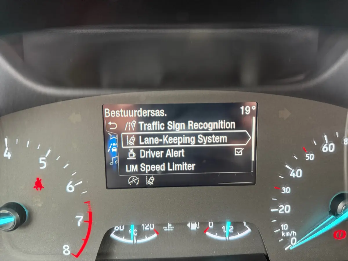 1.0 EcoBoost 124pk Hybrid Titanium- Carplay, Android Auto, Lane Assist, Trafic Sign, Xenon Led, Park Assist,