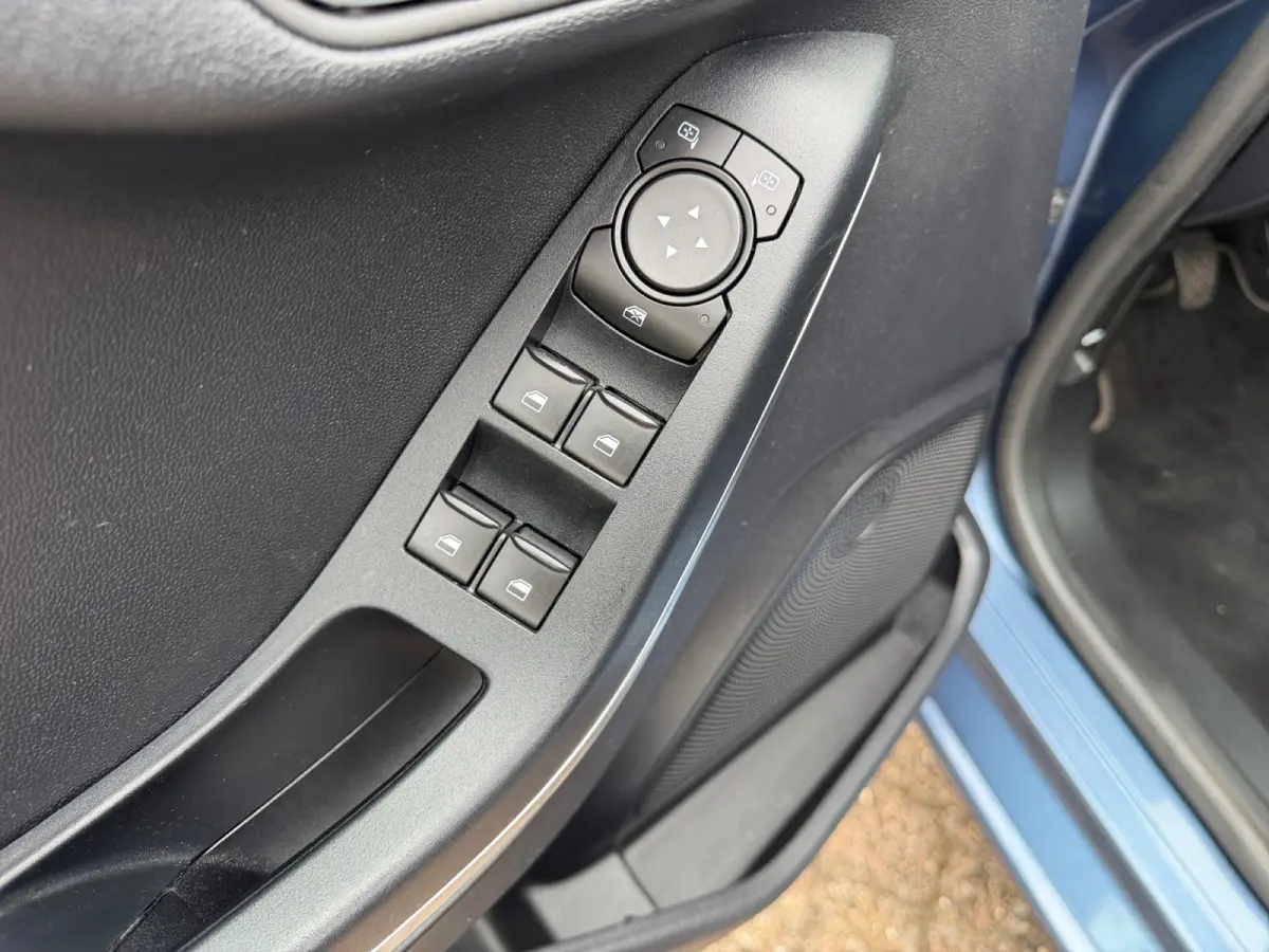 1.0 EcoBoost 124pk Hybrid Titanium- Carplay, Android Auto, Lane Assist, Trafic Sign, Xenon Led, Park Assist,