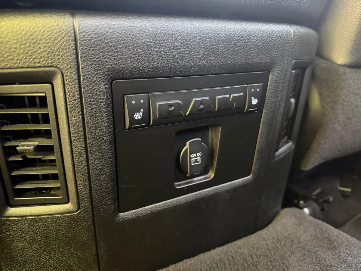 5.7i V8 Hemi 4x4 Crew Cab- LPG Onderbouw, Schuifdak, Stuur/Stoelverwarming, Stoelventilatie, Striping