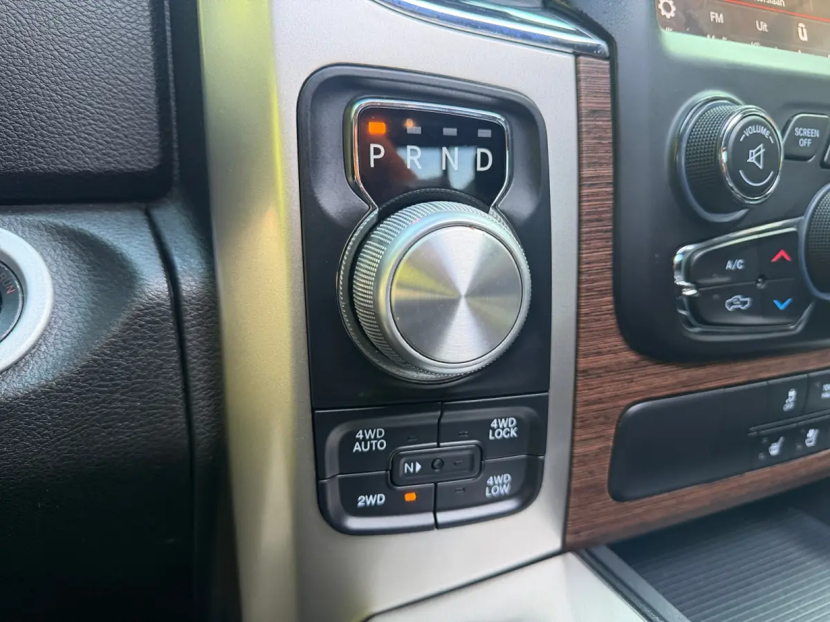 5.7i V8 Hemi 4x4 Crew Cab- LPG Onderbouw, Schuifdak, Stuur/Stoelverwarming, Stoelventilatie, Striping