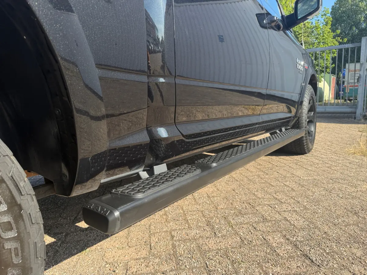 5.7i V8 Hemi 4x4 Crew Cab- LPG Onderbouw, Schuifdak, Stuur/Stoelverwarming, Stoelventilatie, Striping