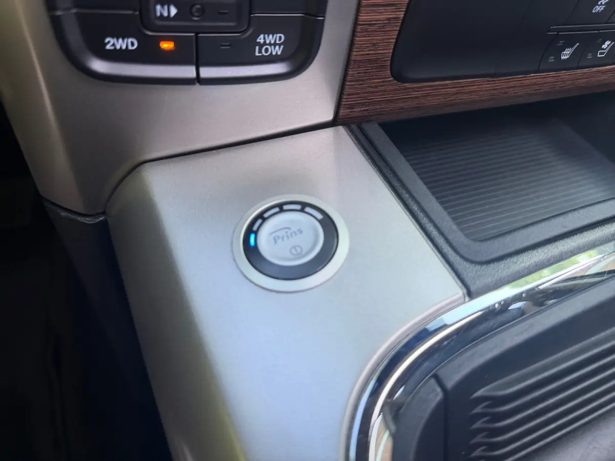 5.7i V8 Hemi 4x4 Crew Cab- LPG Onderbouw, Schuifdak, Stuur/Stoelverwarming, Stoelventilatie, Striping