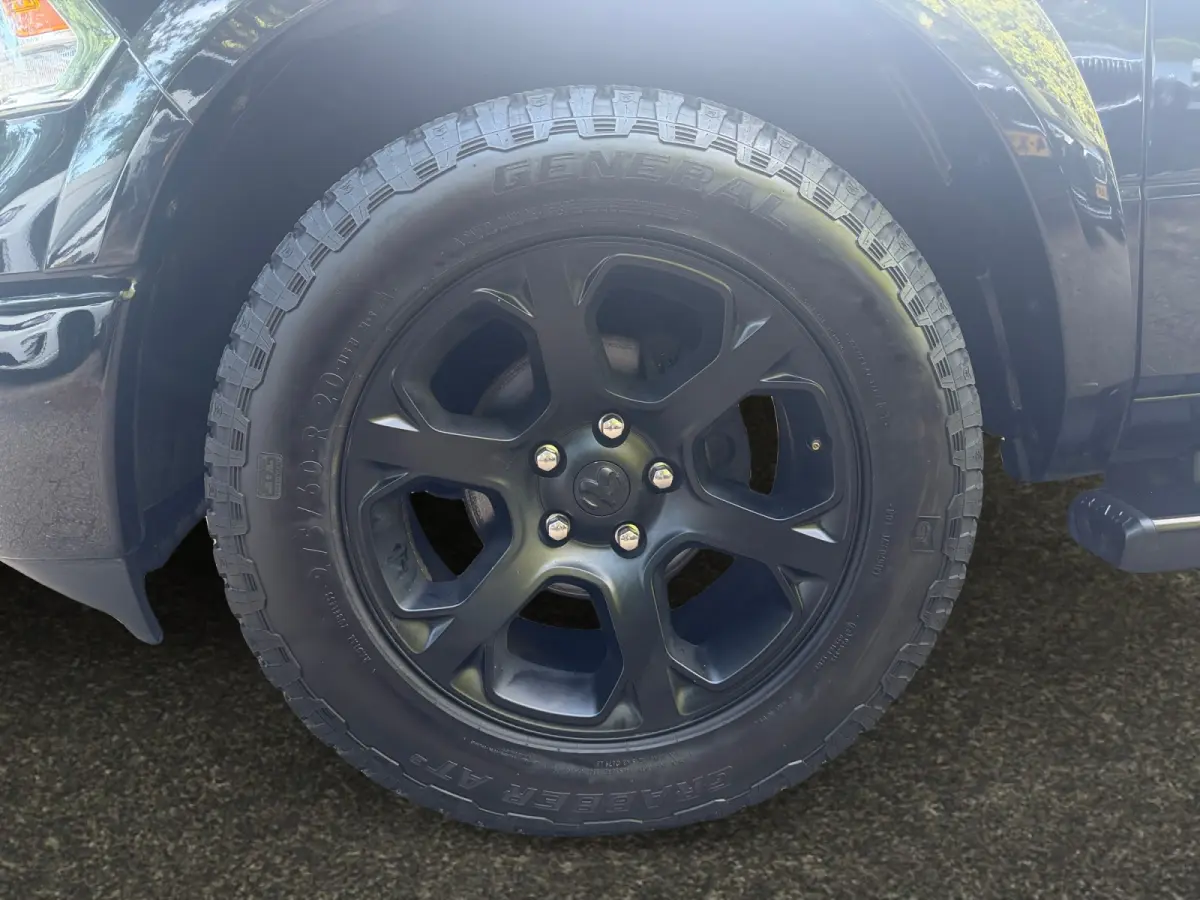 5.7i V8 Hemi 4x4 Crew Cab- LPG Onderbouw, Schuifdak, Stuur/Stoelverwarming, Stoelventilatie, Striping