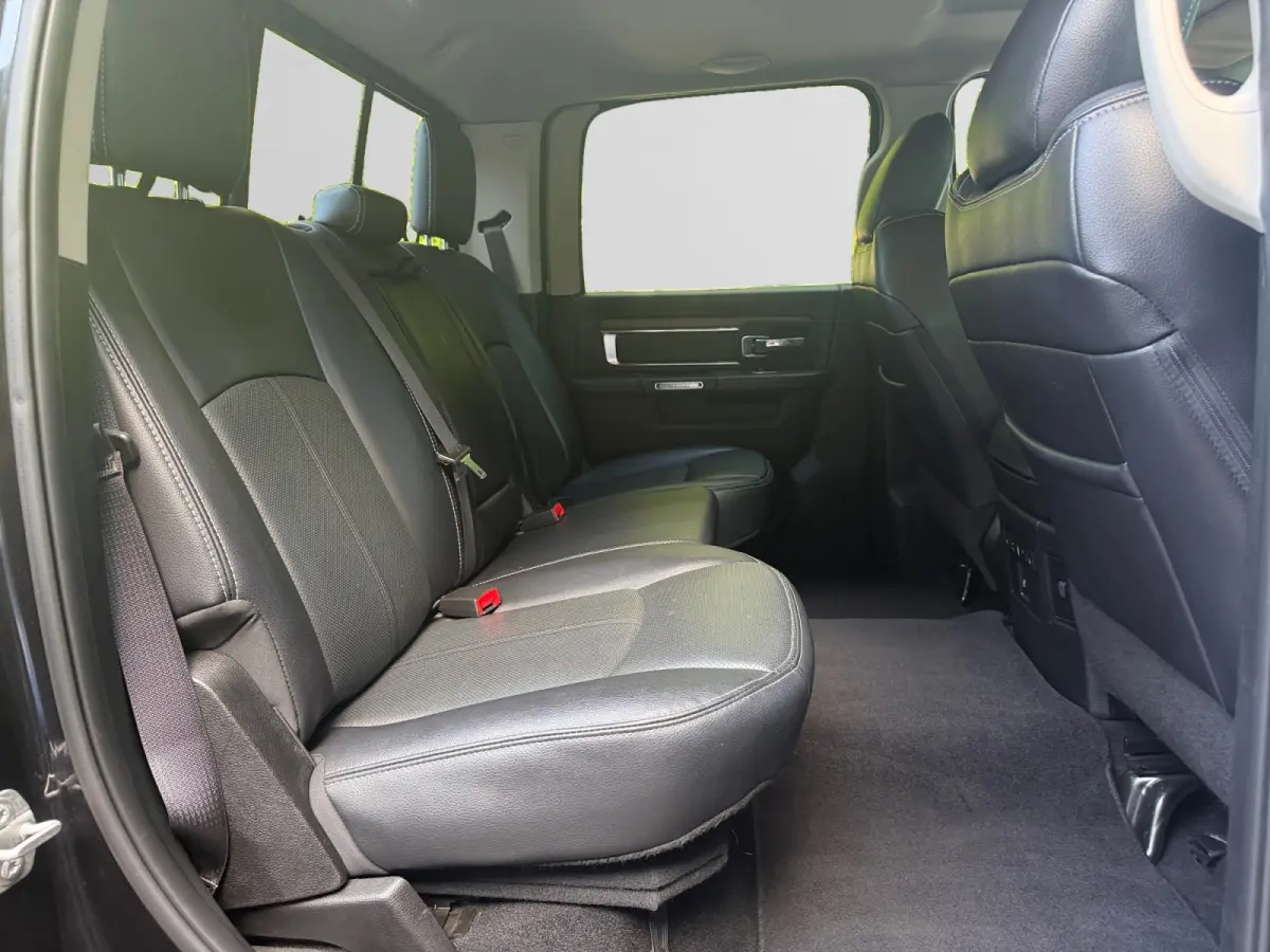 5.7i V8 Hemi 4x4 Crew Cab- LPG Onderbouw, Schuifdak, Stuur/Stoelverwarming, Stoelventilatie, Striping