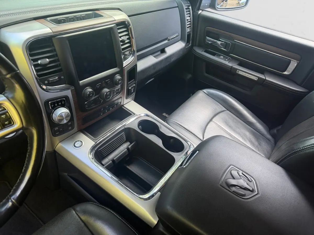 5.7i V8 Hemi 4x4 Crew Cab- LPG Onderbouw, Schuifdak, Stuur/Stoelverwarming, Stoelventilatie, Striping