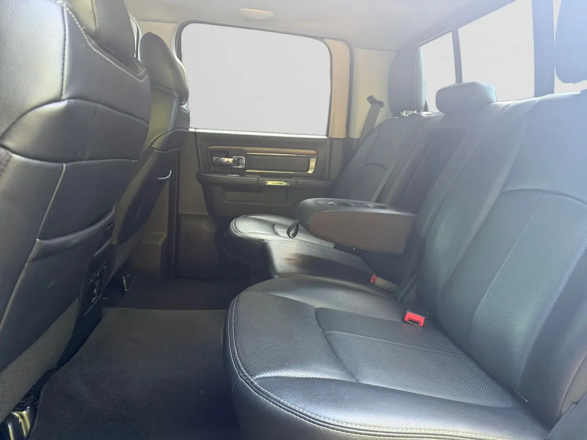 5.7i V8 Hemi 4x4 Crew Cab- LPG Onderbouw, Schuifdak, Stuur/Stoelverwarming, Stoelventilatie, Striping