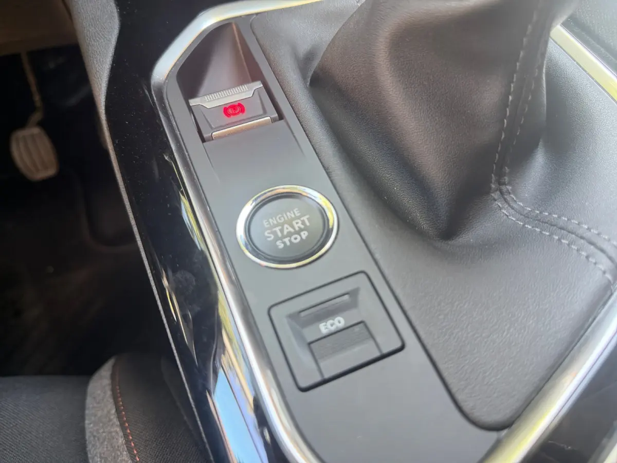 1.2 PureTech Active Pack Business- Nap 69dkm, Carplay, Android Auto, Camera, Keyless
