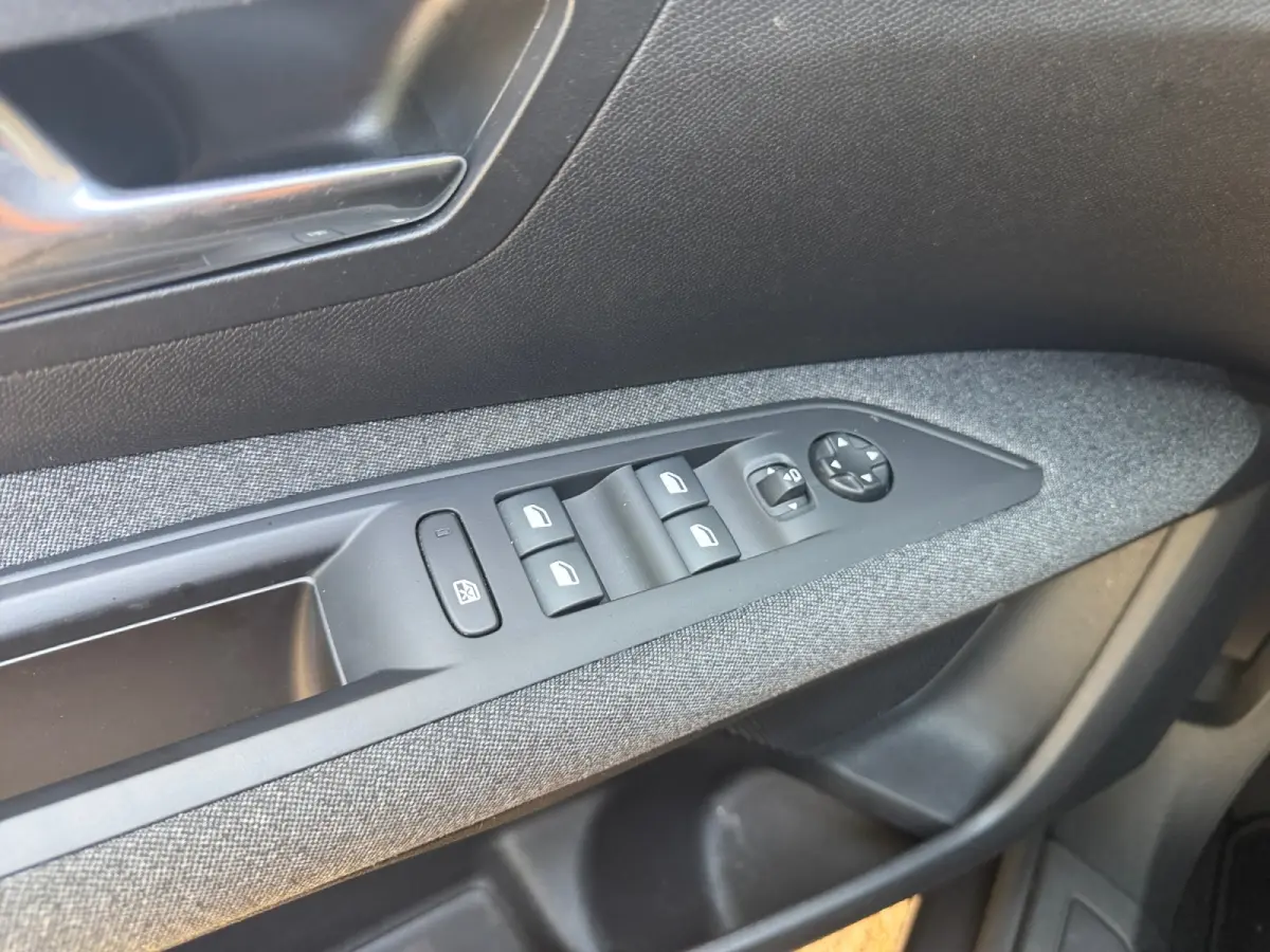 1.2 PureTech Active Pack Business- Nap 69dkm, Carplay, Android Auto, Camera, Keyless