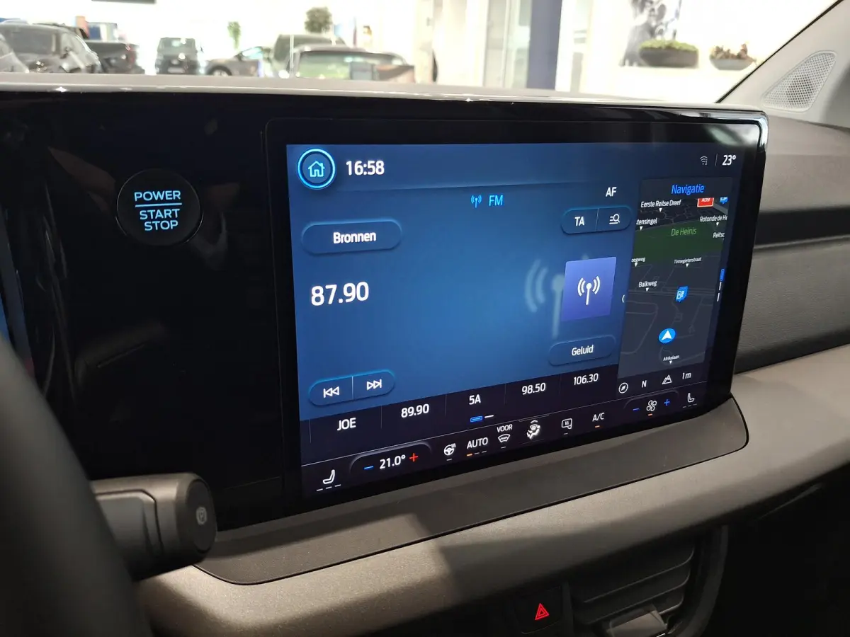 Limited 46 kWh | TREKHAAK | STOEL, STUUR EN VOORRUIT VERWARMING | 17 INCH LICHTMETALEN VELGEN | NAVIGATIE |