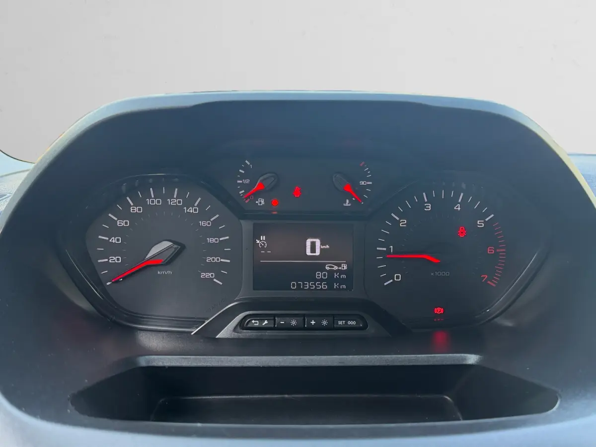 1.6 BlueHDI Premium- Carplay, Android Auto, Park Assist, Dealer Onderhouden, Cruise