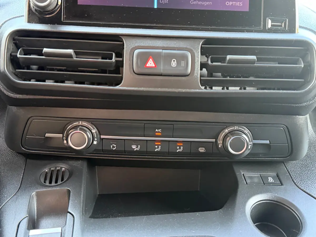 1.6 BlueHDI Premium- Carplay, Android Auto, Park Assist, Dealer Onderhouden, Cruise