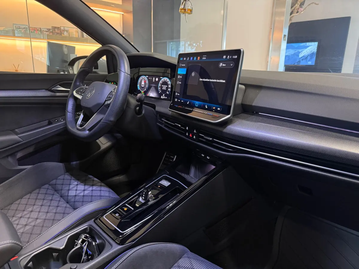 8.5 1.5 eTSI R-Line Facelift Panorama Camera Nardo