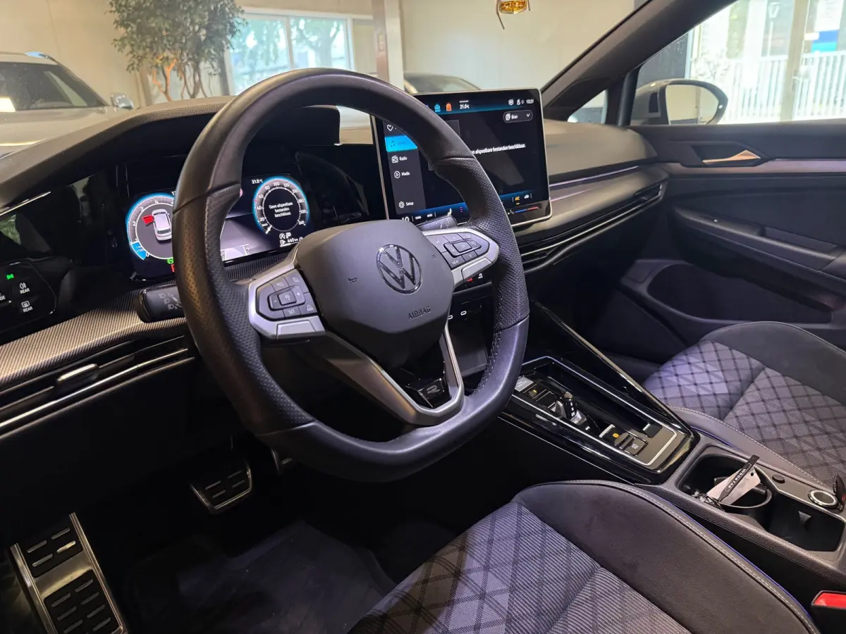 8.5 1.5 eTSI R-Line Facelift Panorama Camera Nardo