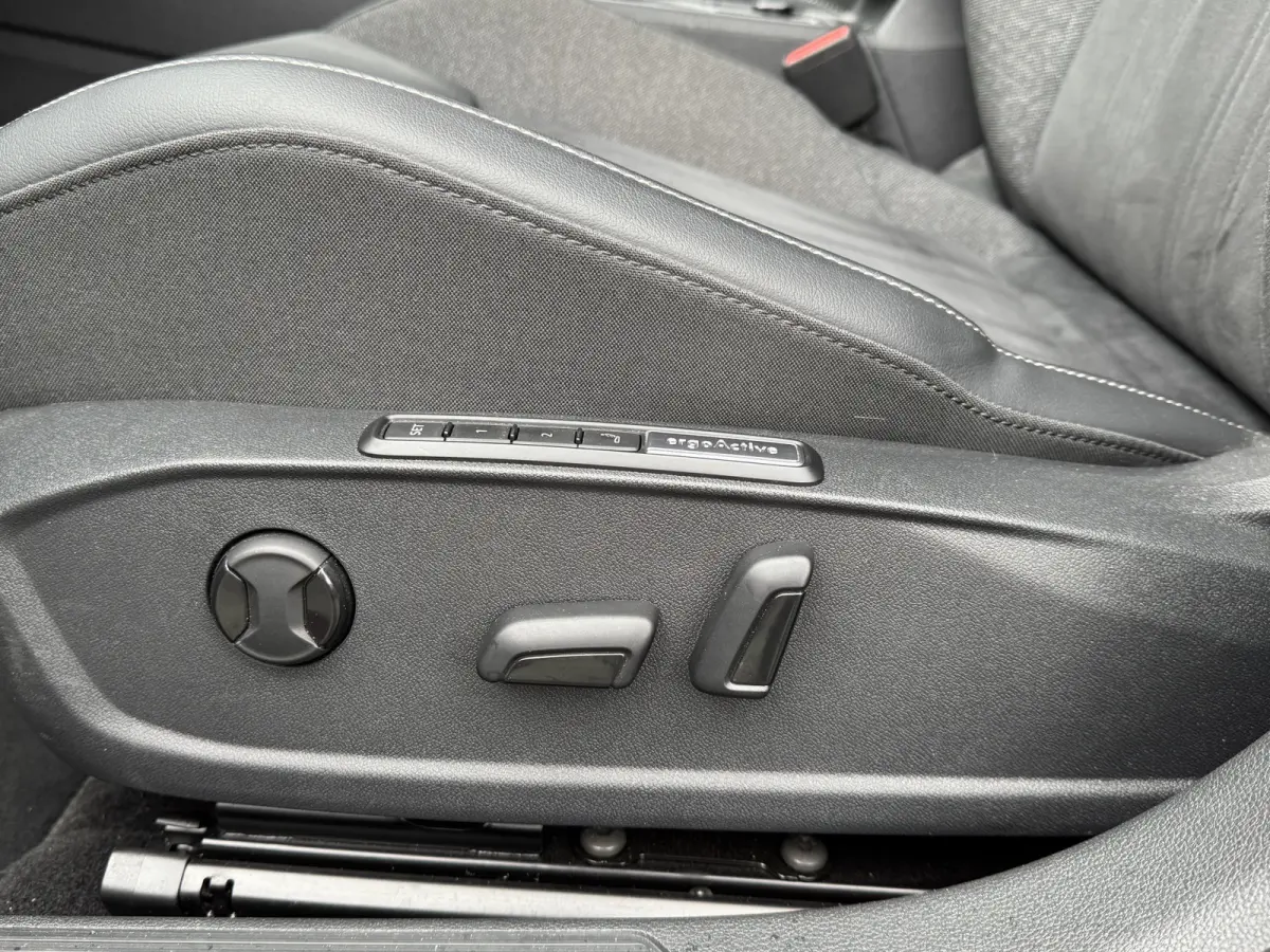 1.5 eHybrid 204PK PHEV 50 JAREN EDITIE CAMERA/ALCANTARA/TREKHAAK/HEAD-UP