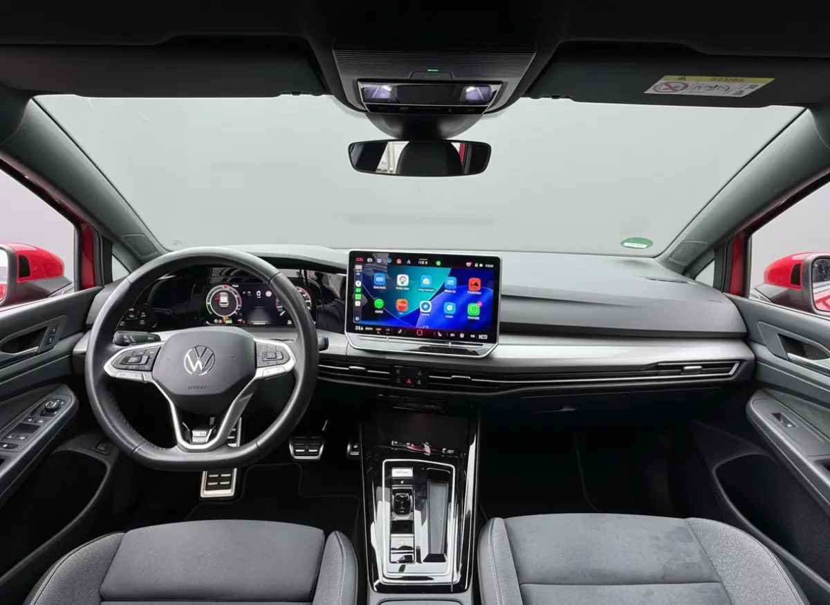 1.5 eHybrid 204PK PHEV 50 JAREN EDITIE CAMERA/ALCANTARA/TREKHAAK/HEAD-UP