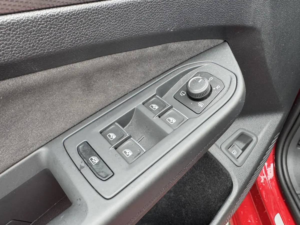 1.5 eHybrid 204PK PHEV 50 JAREN EDITIE CAMERA/ALCANTARA/TREKHAAK/HEAD-UP