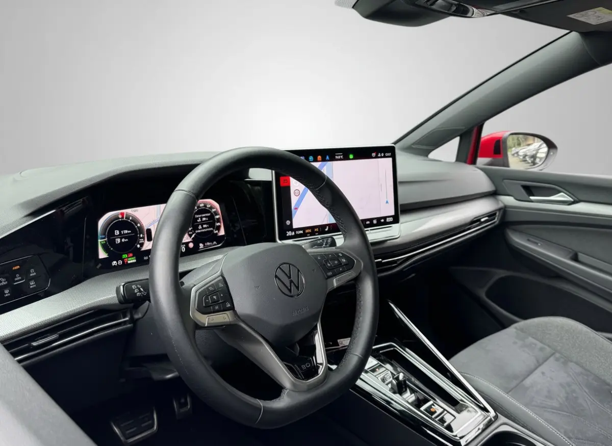 1.5 eHybrid 204PK PHEV 50 JAREN EDITIE CAMERA/ALCANTARA/TREKHAAK/HEAD-UP