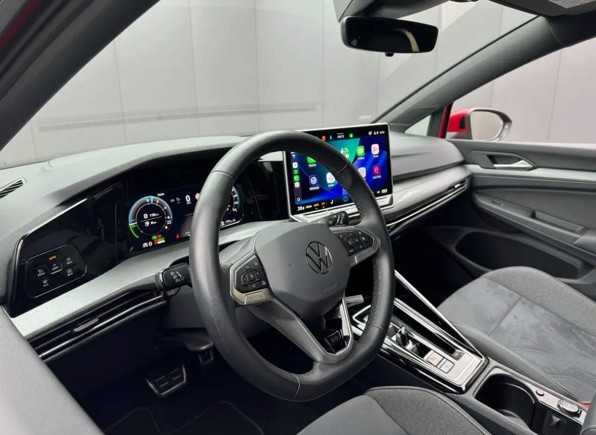 1.5 eHybrid 204PK PHEV 50 JAREN EDITIE CAMERA/ALCANTARA/TREKHAAK/HEAD-UP