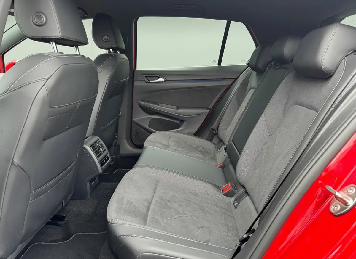 1.5 eHybrid 204PK PHEV 50 JAREN EDITIE CAMERA/ALCANTARA/TREKHAAK/HEAD-UP