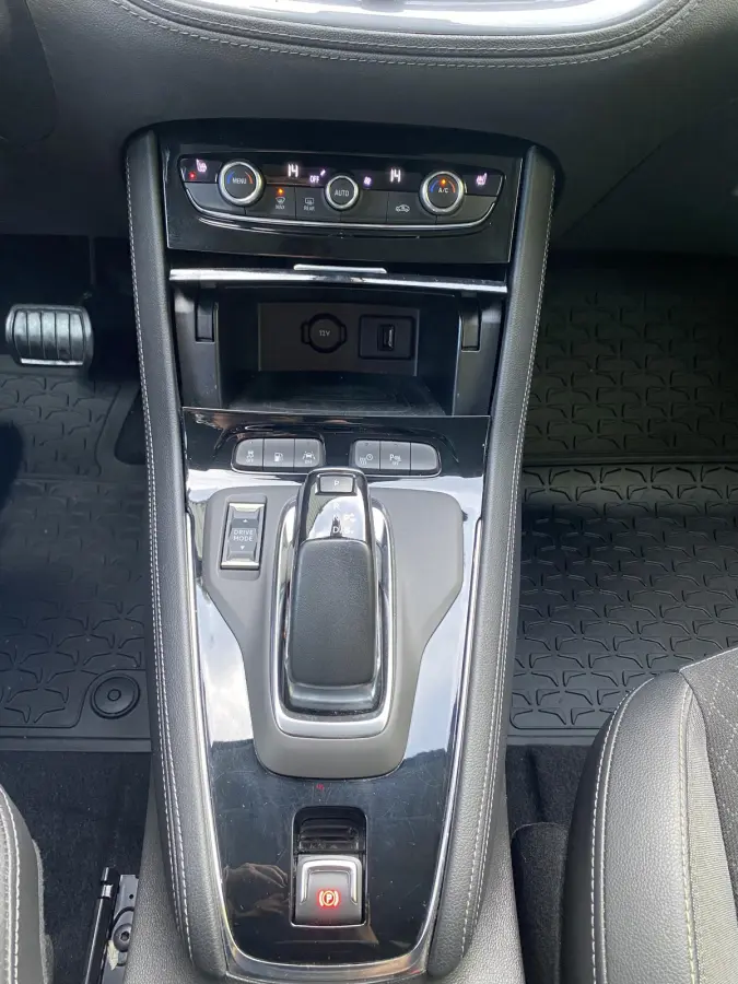 1.6 Turbo Hybrid Business Elegance | Navigatie | Accutest 90% | AGR stoelen |