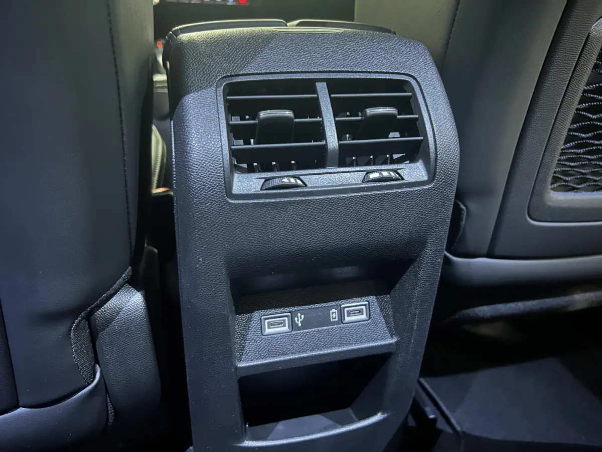 1.2 PureTech Allure | Automaat | Leren Stoelen | Elek. Verstelbare Stoelen | 360 Camera's | Apple Carplay/Android Auto |