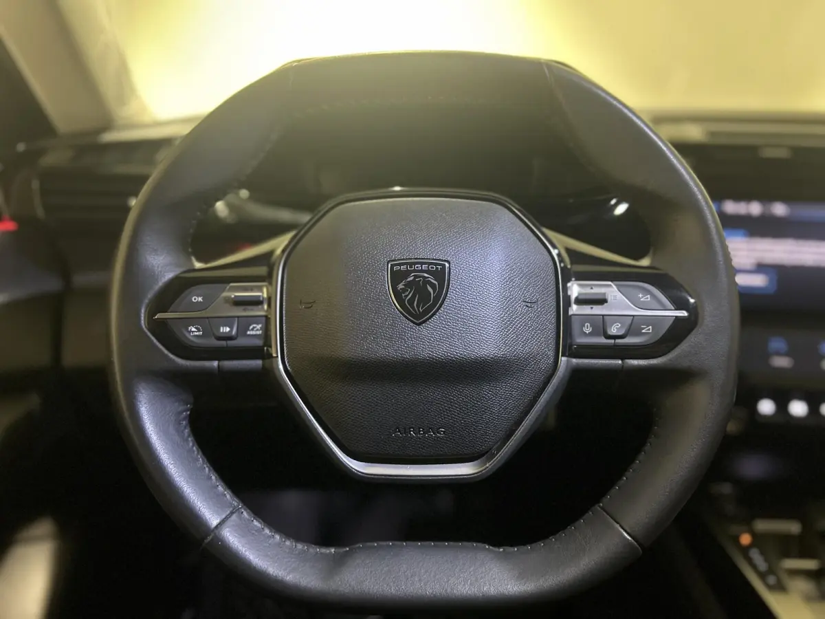1.2 PureTech Allure | Automaat | Leren Stoelen | Elek. Verstelbare Stoelen | 360 Camera's | Apple Carplay/Android Auto |