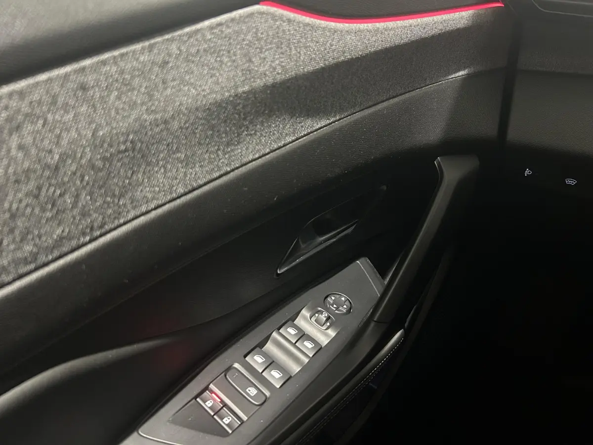 1.2 PureTech Allure | Automaat | Leren Stoelen | Elek. Verstelbare Stoelen | 360 Camera's | Apple Carplay/Android Auto |