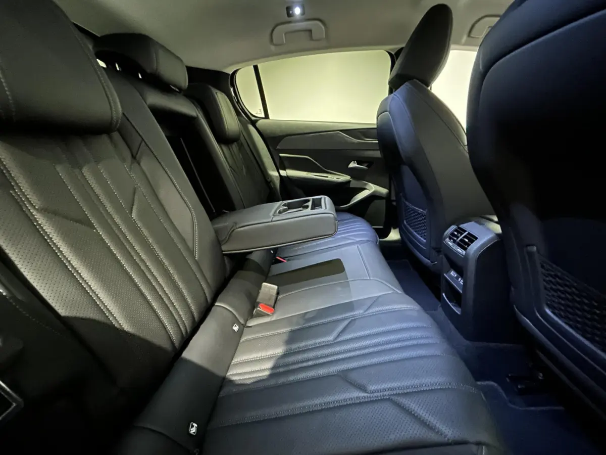 1.2 PureTech Allure | Automaat | Leren Stoelen | Elek. Verstelbare Stoelen | 360 Camera's | Apple Carplay/Android Auto |