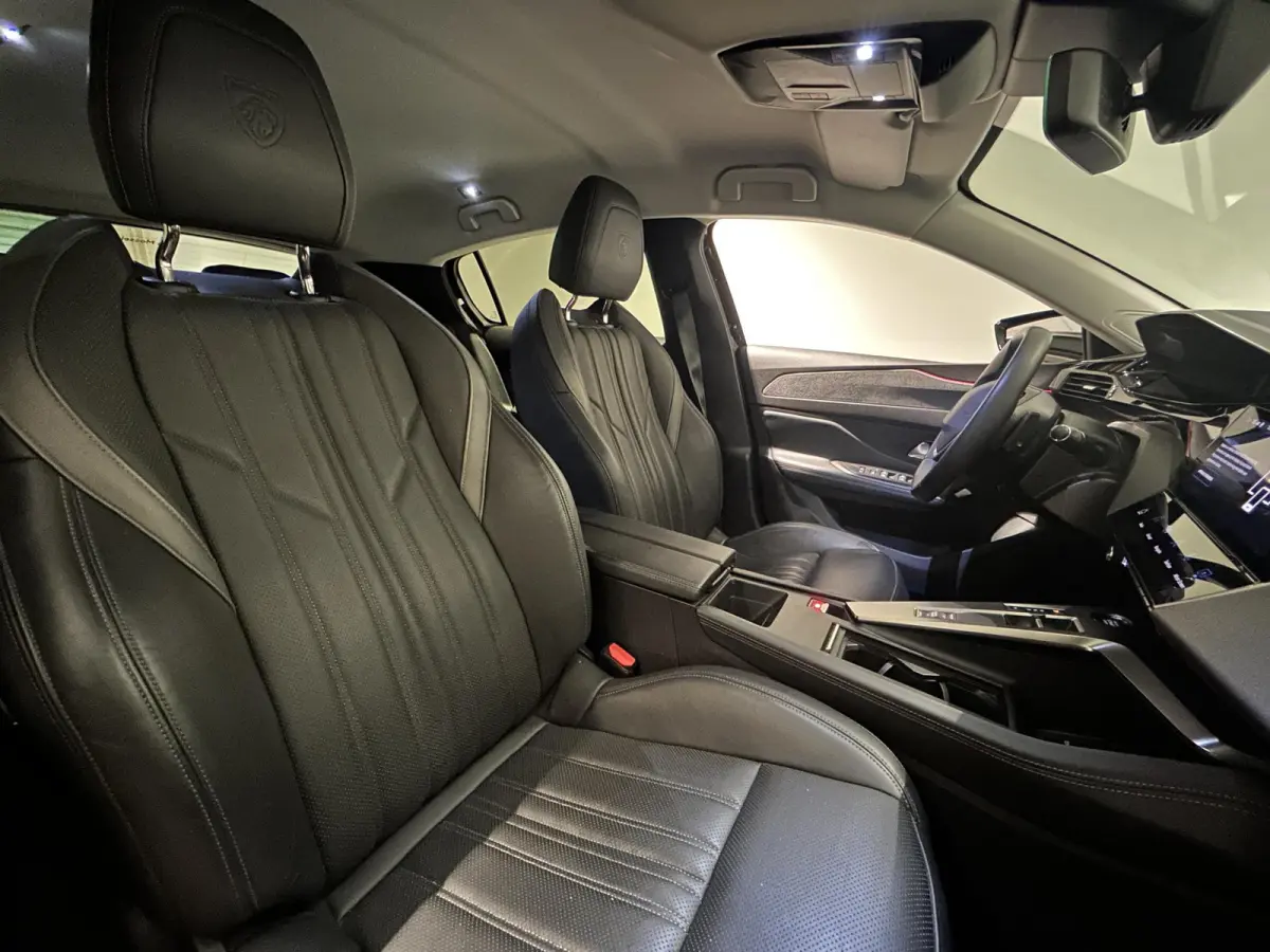 1.2 PureTech Allure | Automaat | Leren Stoelen | Elek. Verstelbare Stoelen | 360 Camera's | Apple Carplay/Android Auto |