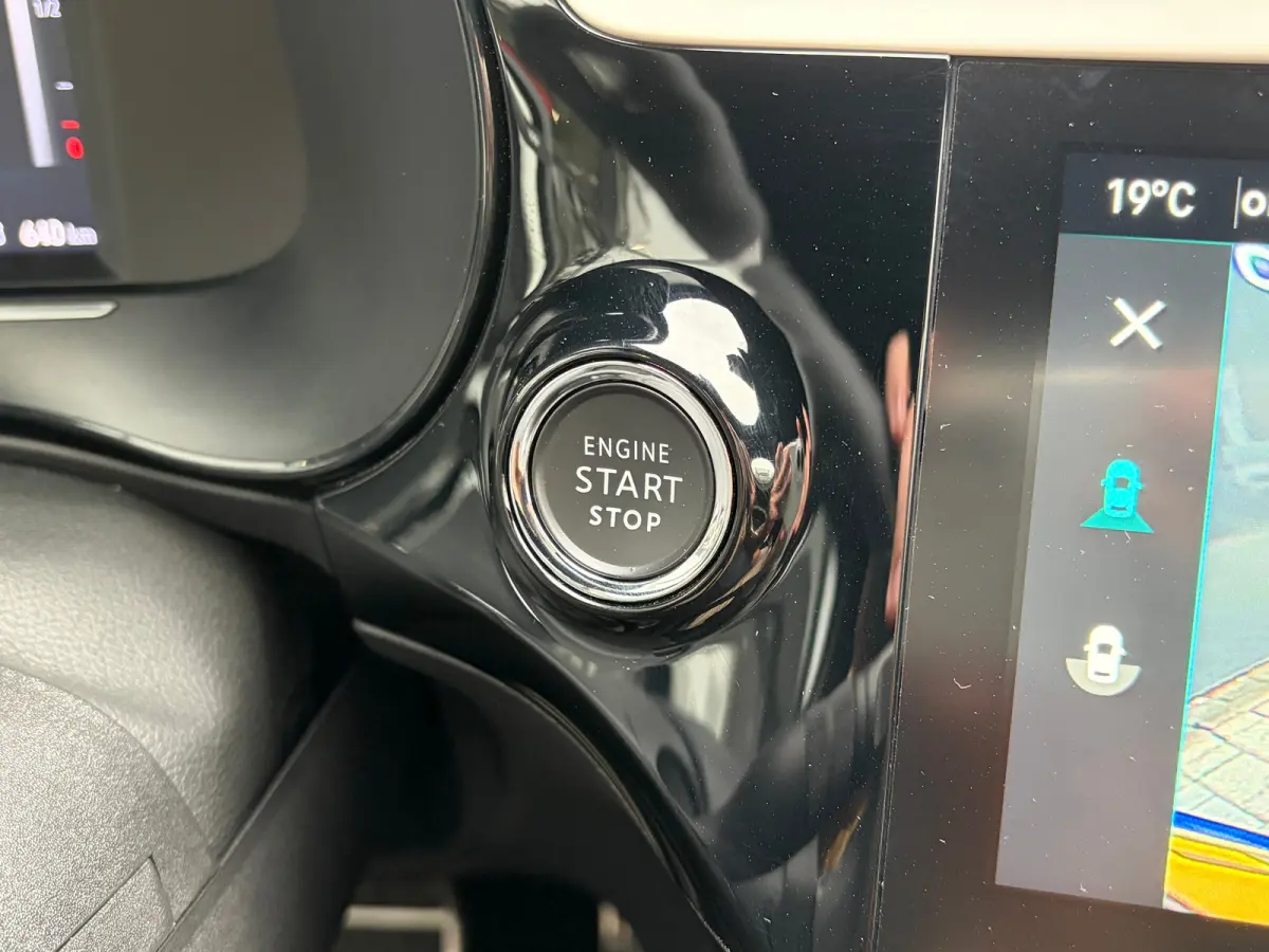 1.2 Turbo Hybrid 145 PK GS | DODEHOEK DETECTIE| DRAADLOZE TELEFOONLADER| KEYLESS ENTRY/START| NAVIGATIE + APPLE CARPLAY/ANDROID AUTO| CAMERA + PARKEERSENSOREN| 16" LM-VELGEN| DAB| ELEC. CLIM