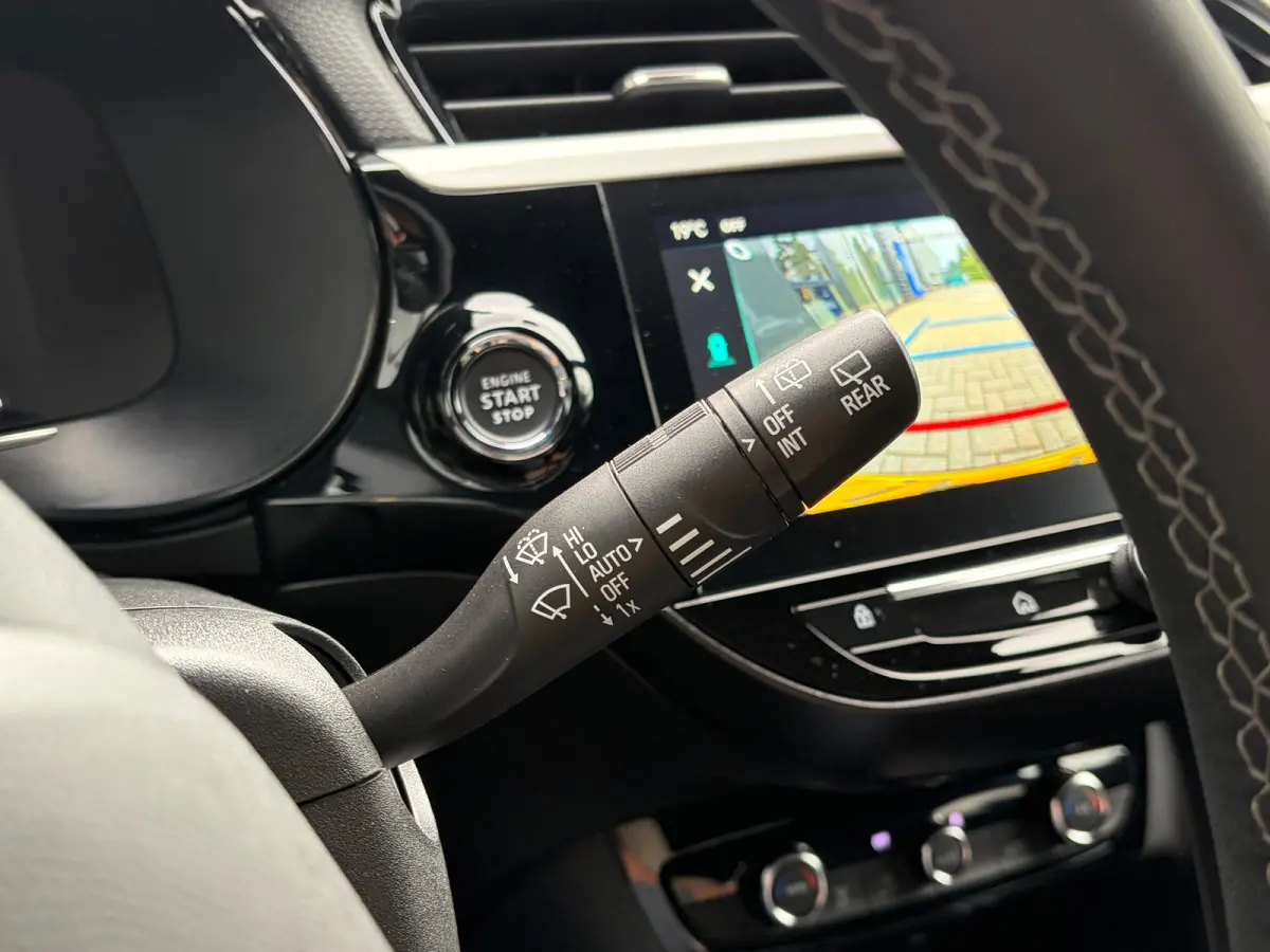 1.2 Turbo Hybrid 145 PK GS | DODEHOEK DETECTIE| DRAADLOZE TELEFOONLADER| KEYLESS ENTRY/START| NAVIGATIE + APPLE CARPLAY/ANDROID AUTO| CAMERA + PARKEERSENSOREN| 16" LM-VELGEN| DAB| ELEC. CLIM
