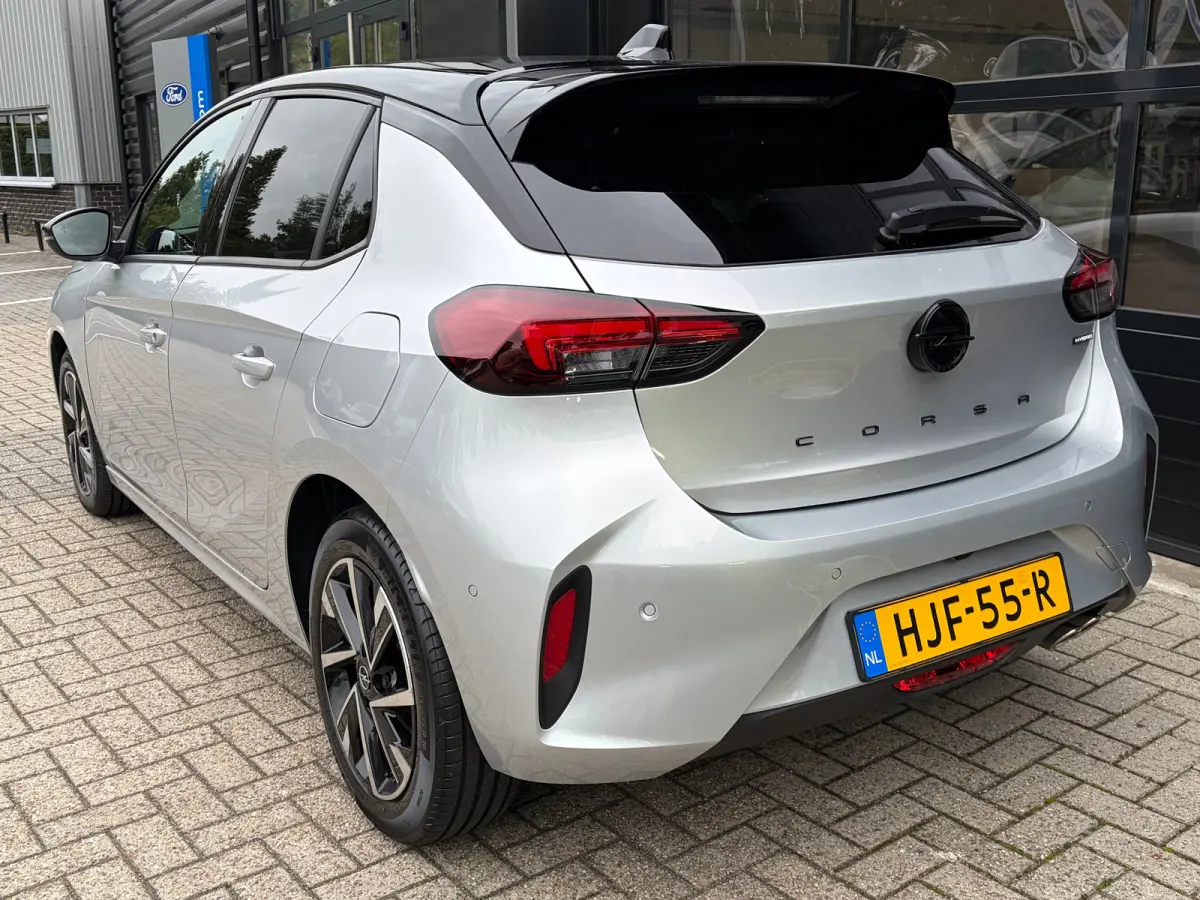1.2 Turbo Hybrid 145 PK GS | DODEHOEK DETECTIE| DRAADLOZE TELEFOONLADER| KEYLESS ENTRY/START| NAVIGATIE + APPLE CARPLAY/ANDROID AUTO| CAMERA + PARKEERSENSOREN| 16" LM-VELGEN| DAB| ELEC. CLIM