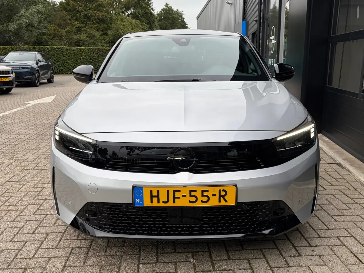 1.2 Turbo Hybrid 145 PK GS | DODEHOEK DETECTIE| DRAADLOZE TELEFOONLADER| KEYLESS ENTRY/START| NAVIGATIE + APPLE CARPLAY/ANDROID AUTO| CAMERA + PARKEERSENSOREN| 16" LM-VELGEN| DAB| ELEC. CLIM