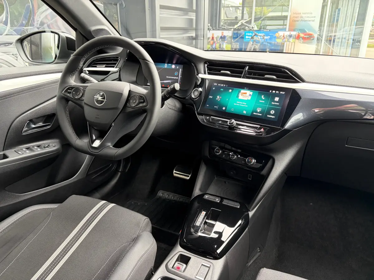 1.2 Turbo Hybrid 145 PK GS | DODEHOEK DETECTIE| DRAADLOZE TELEFOONLADER| KEYLESS ENTRY/START| NAVIGATIE + APPLE CARPLAY/ANDROID AUTO| CAMERA + PARKEERSENSOREN| 16" LM-VELGEN| DAB| ELEC. CLIM