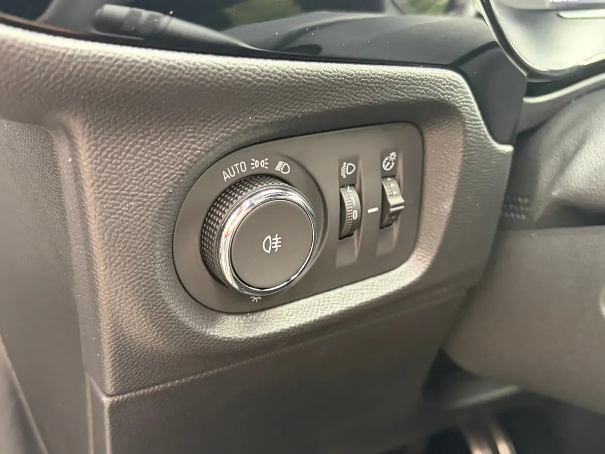 1.2 Turbo Hybrid 145 PK GS | DODEHOEK DETECTIE| DRAADLOZE TELEFOONLADER| KEYLESS ENTRY/START| NAVIGATIE + APPLE CARPLAY/ANDROID AUTO| CAMERA + PARKEERSENSOREN| 16" LM-VELGEN| DAB| ELEC. CLIM