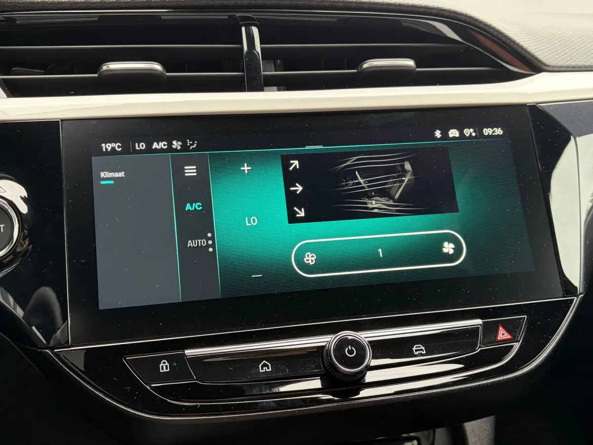 1.2 Turbo Hybrid 145 PK GS | DODEHOEK DETECTIE| DRAADLOZE TELEFOONLADER| KEYLESS ENTRY/START| NAVIGATIE + APPLE CARPLAY/ANDROID AUTO| CAMERA + PARKEERSENSOREN| 16" LM-VELGEN| DAB| ELEC. CLIM