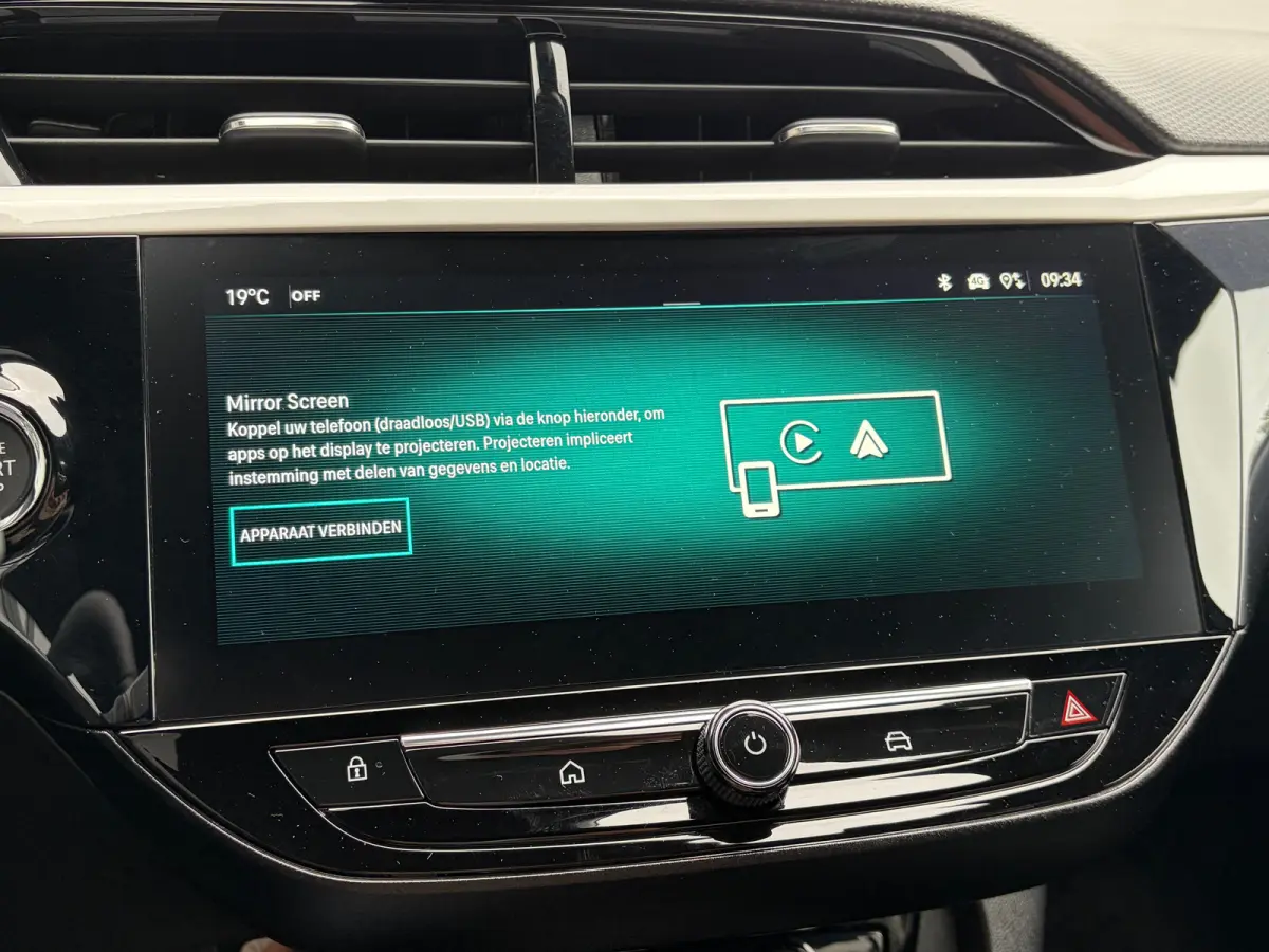 1.2 Turbo Hybrid 145 PK GS | DODEHOEK DETECTIE| DRAADLOZE TELEFOONLADER| KEYLESS ENTRY/START| NAVIGATIE + APPLE CARPLAY/ANDROID AUTO| CAMERA + PARKEERSENSOREN| 16" LM-VELGEN| DAB| ELEC. CLIM