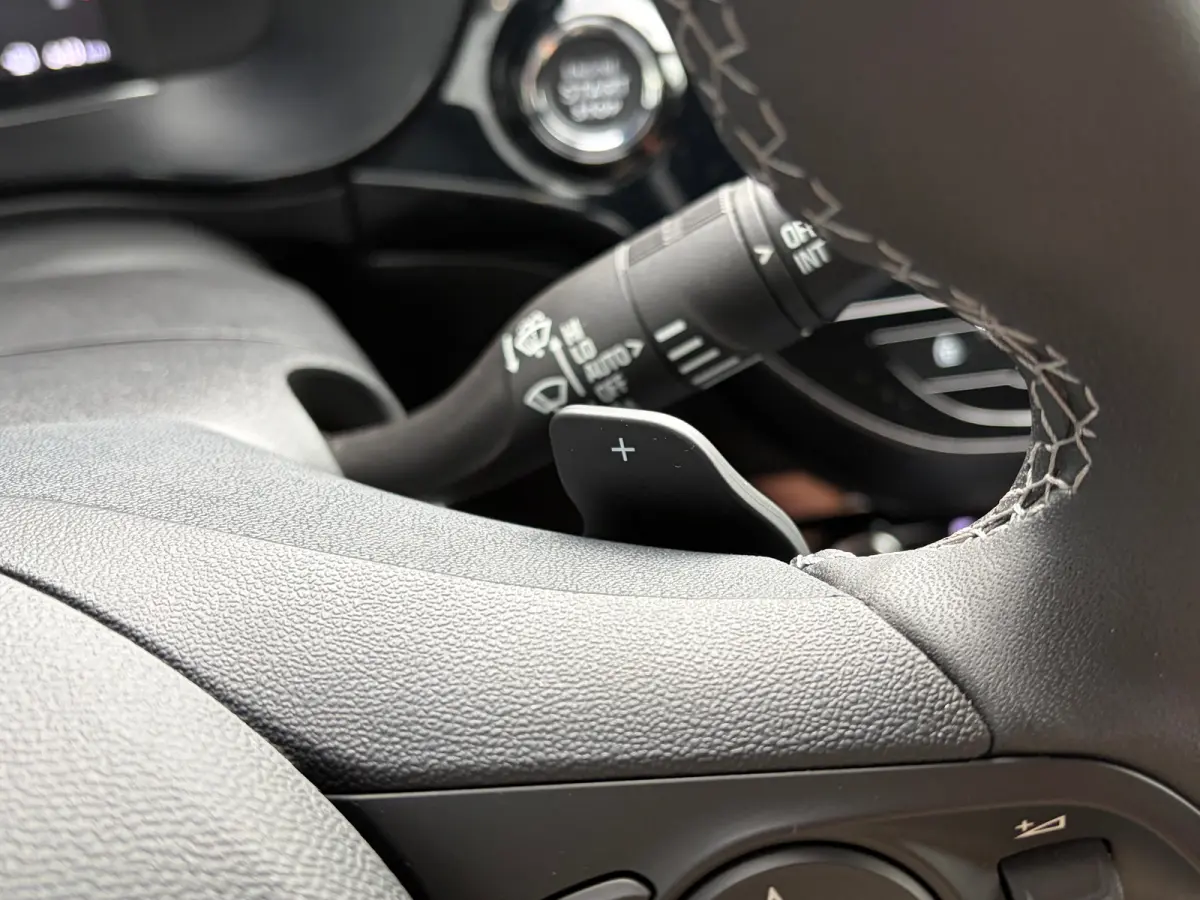 1.2 Turbo Hybrid 145 PK GS | DODEHOEK DETECTIE| DRAADLOZE TELEFOONLADER| KEYLESS ENTRY/START| NAVIGATIE + APPLE CARPLAY/ANDROID AUTO| CAMERA + PARKEERSENSOREN| 16" LM-VELGEN| DAB| ELEC. CLIM