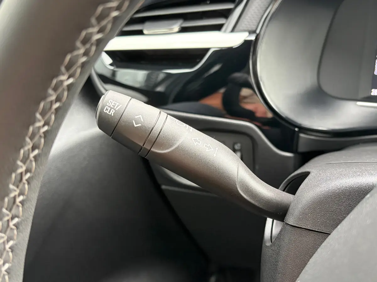1.2 Turbo Hybrid 145 PK GS | DODEHOEK DETECTIE| DRAADLOZE TELEFOONLADER| KEYLESS ENTRY/START| NAVIGATIE + APPLE CARPLAY/ANDROID AUTO| CAMERA + PARKEERSENSOREN| 16" LM-VELGEN| DAB| ELEC. CLIM