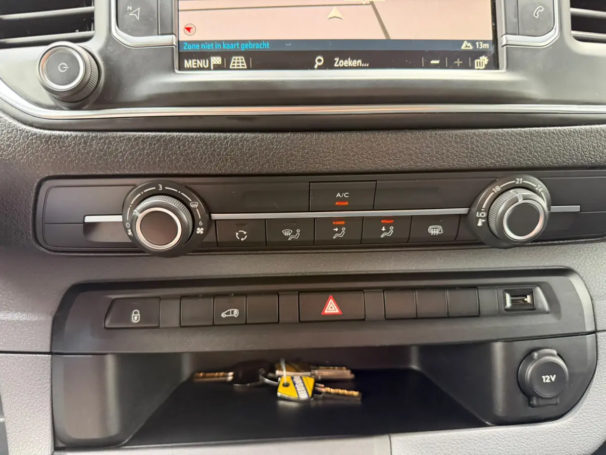2.0 CDTI L3H1 Edition / Trekhaak / App connect / Camera / Laadruimte inrichting