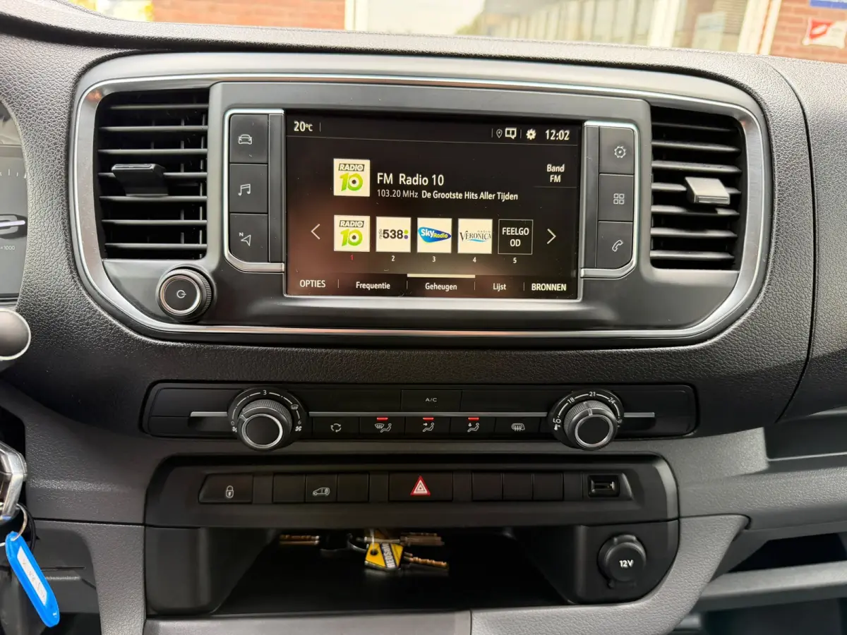 2.0 CDTI L3H1 Edition / Trekhaak / App connect / Camera / Laadruimte inrichting