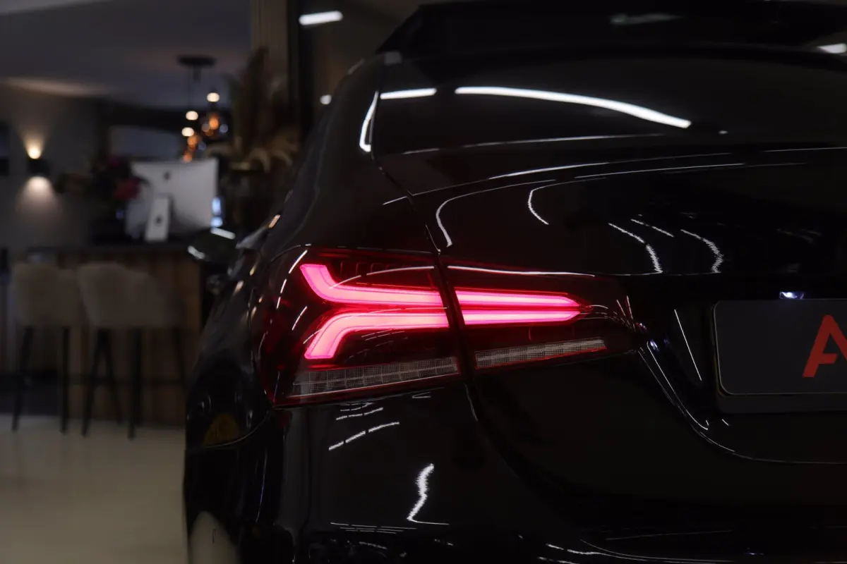 250 e Premium Plus AMG NIGHT PAKKET PANO/BLACKSTYLE/CARPLAY/CAM/BOMVOL