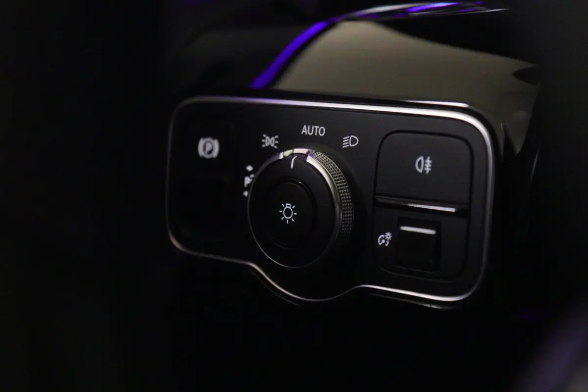 250 e Premium Plus AMG NIGHT PAKKET PANO/BLACKSTYLE/CARPLAY/CAM/BOMVOL